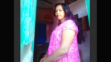 Sexy Bhabhi Shows Nude Body