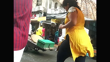 Bhuleshwar Bhabhi In Leggings – Movies