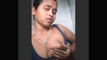 SuperHorny Tamil Girl Pissing And Masturbating With Big Toiletbrush
