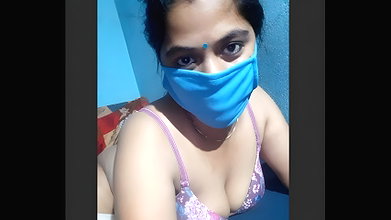 Rashmi Pantless in Live