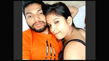 SEXY INDIAN GIRL HAVING FUN WITH BOYFRIEND