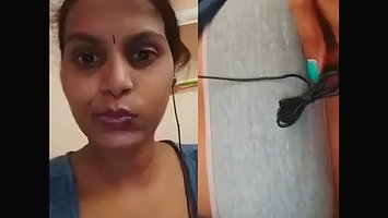 CUTE INDIAN BHABHI SHOWS OFF HER BEAUTIFUL PAIR OF TITIES