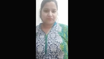 Bhabi Showing Her Bigboobs and pussy
