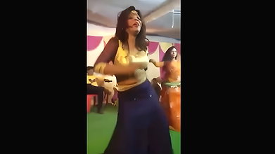 Oops moment with Arkestra dancing girl