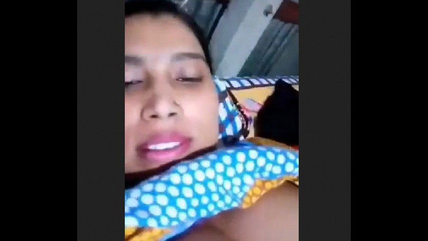 Village bhabhi getting horny