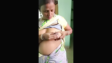 Desi aunty sexy boobs