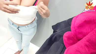 Fiton එකේ හොරෙන් ඇදුම් මාරු කරනවා බැලුවද Sri Lanka Sexy Babe puts on Pant