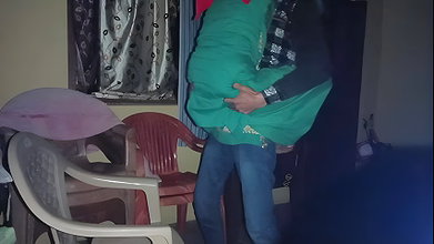 Biwi ke Jane k bad Apni saali ko raat me bulake pehli baar gaand maari