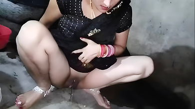 Beautiful Indian Girl Pissing In A Black Saree