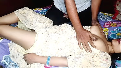 Wife Ne Room Service Boy Se Ghodi Bankar Chudwaya