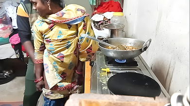 Beautiful big boobs indian step sister fucked by her younger brother in doggy style – Hindi Audios English me