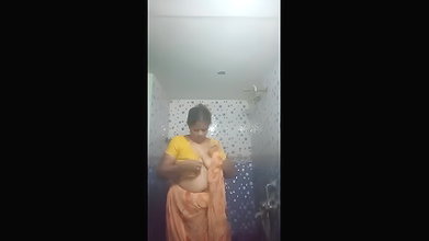 Sexy aunty bath