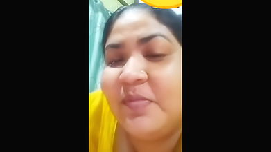 Milf Showing Her Bigboobs