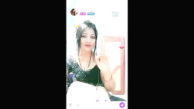 Download adhuri pyaas