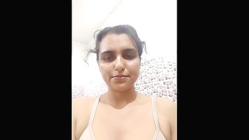 Desi lady fingering pussy in sexy mood
