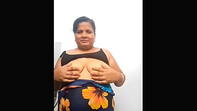 Desi Aunty cam show face