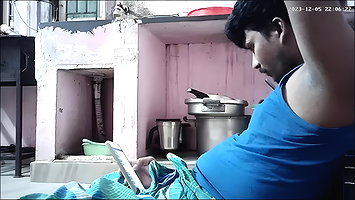 Desi wife big boobs showing and kissing