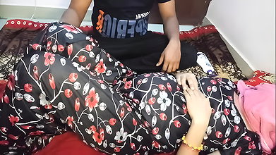 Dewar ne Apni pregnant bhabi ko massage kari