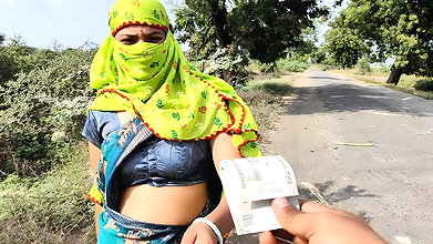 Komal stood on the road for the first time and started the business of Randi