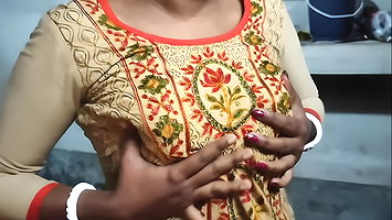 Desi bhabhi showing pussy indian bhabhi ko jamkar chudai
