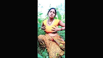 Horny Village Bhabhi Outdoor Masterbuting