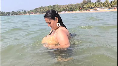 hardcore anal fuck in the sea