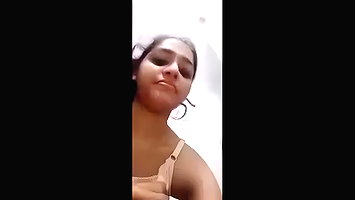 Horny Gf Showing Armpit and fingering
