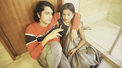 Indian girl in saree having Romantic Sex on Floor