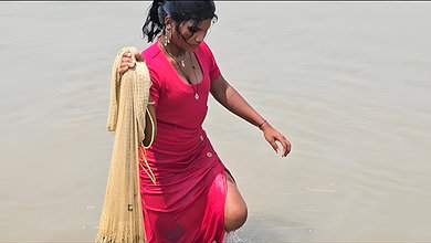 Amazing Village Lady Shore Fishing-d