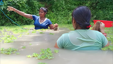 Amazing Indian Women fishing video    Village wome