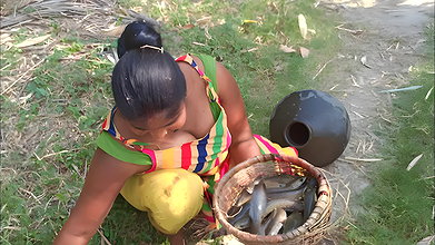 Amazing Matka Fishing by village women   Mouni fis