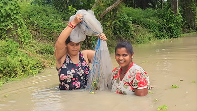 Amazing Village Women Fishing in Mud    Big Cat fi