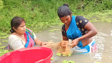 Amazing Village women Fishing video    Mouni fishi