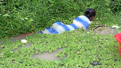Amazing Village Women Hand Fishing in Village Pond