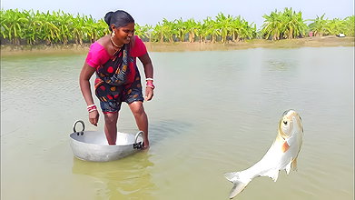 Amazing Village Women Incredible Fishing   Daring