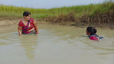 Amazing Village Women Traditional Hand Fishing   B