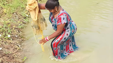 Amazing Village Women Traditional Net Fishing   Vi