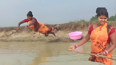 x Daring Village women fishing giant Cat fish   Vill