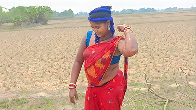 Traditional Hand Fishing by Village Women   Mouni