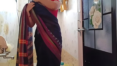 Indian Desi aunty hot bathing and sexy boobs and ass