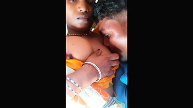 Haut Indian Desi Bhabhi Kissing