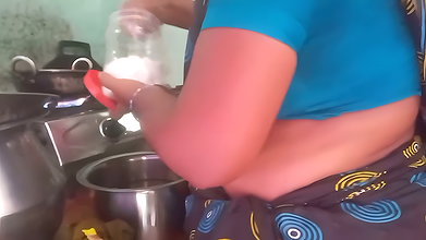 Indian Aunty cooking sex with boyfriend