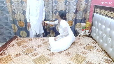 Shadi wali Raat Beautiful Indian Desi Girl ka Ashiq room mai a gya aur khub Churai kari Best Xxxxx Sex Hindi Dirty Talk
