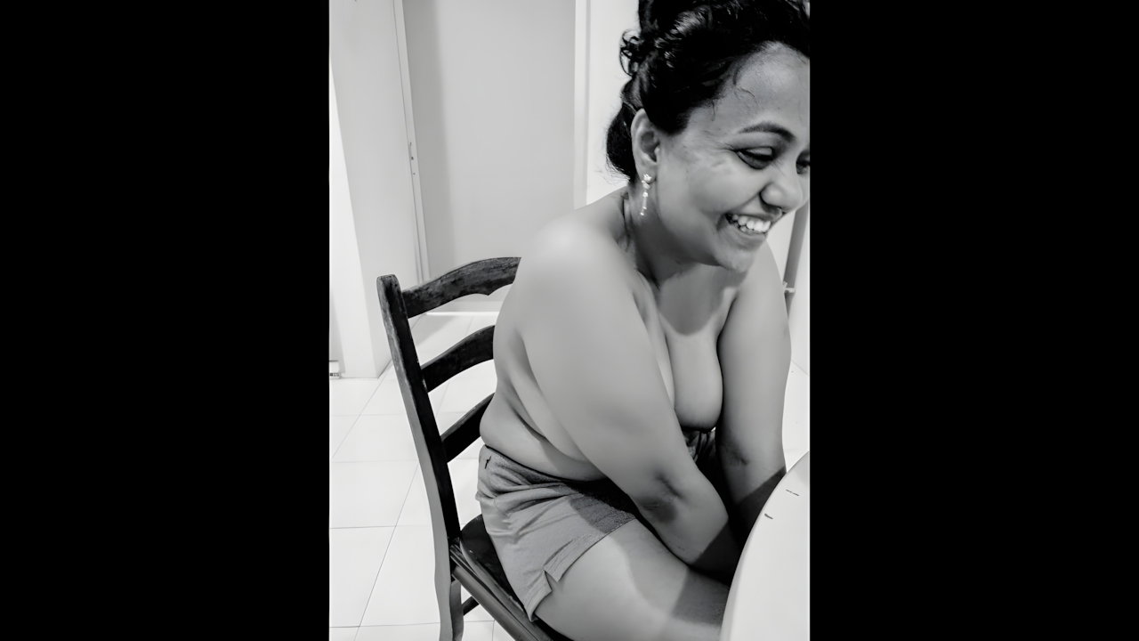 SEXY DESI BIGGASS BHABHI GIVING DEEPTHOAT BLOWJOB & FUCKED HARD ( 4 CLIPS ) (2)4
