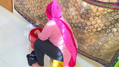 Big Pussy BBW Big Ass & Huge Boobs Hot Egypt Stepmom Washing Dress & Gets Horny!