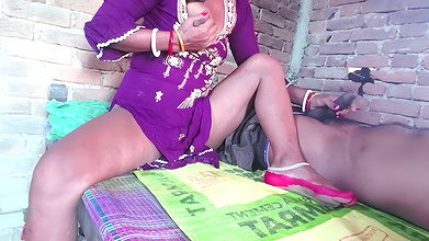 My Milkman Ask for the Bill Payment, Indian Village Bhabhi Hardfuck in Bedroom with Hindi Audio.desi Devar Bhabhi Ki Hard Sex