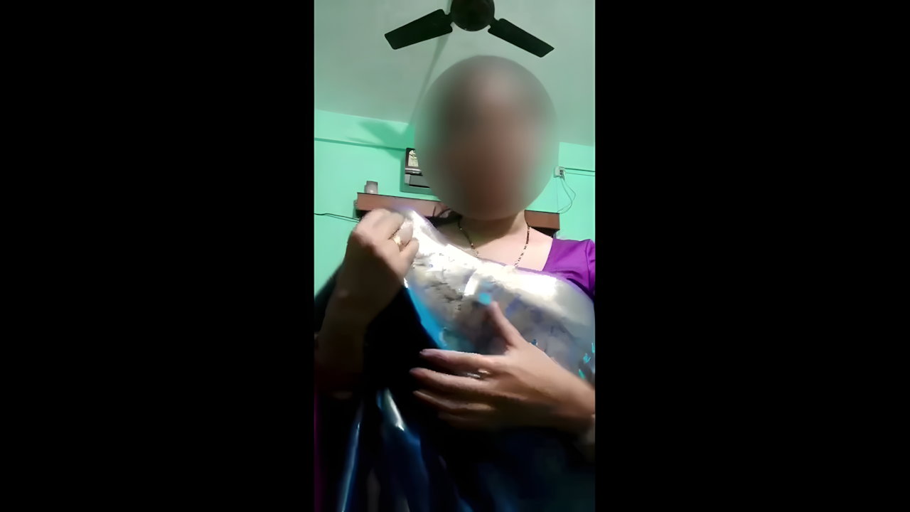 The best Striptease are always in a saree (2)2
