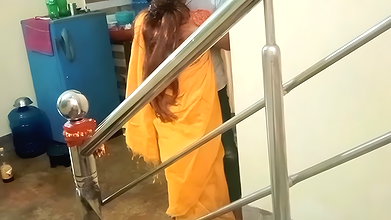 Bhabhi Had Sex with the Delivery Boy