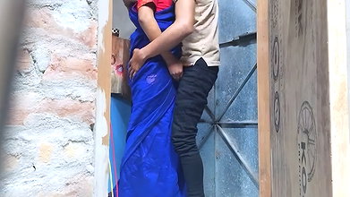 Bhabi Ki Mast Gand Ki Ched Me Padosi Devar Ne Tang Uta Ke Liya