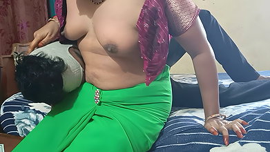 Desi Aunty Hot Fucking with Opposite Home Boy in Bed